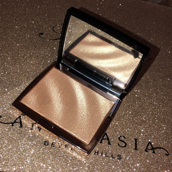 Anastasia Beverly Hills Other - New Anastasia Amrezy highlighter